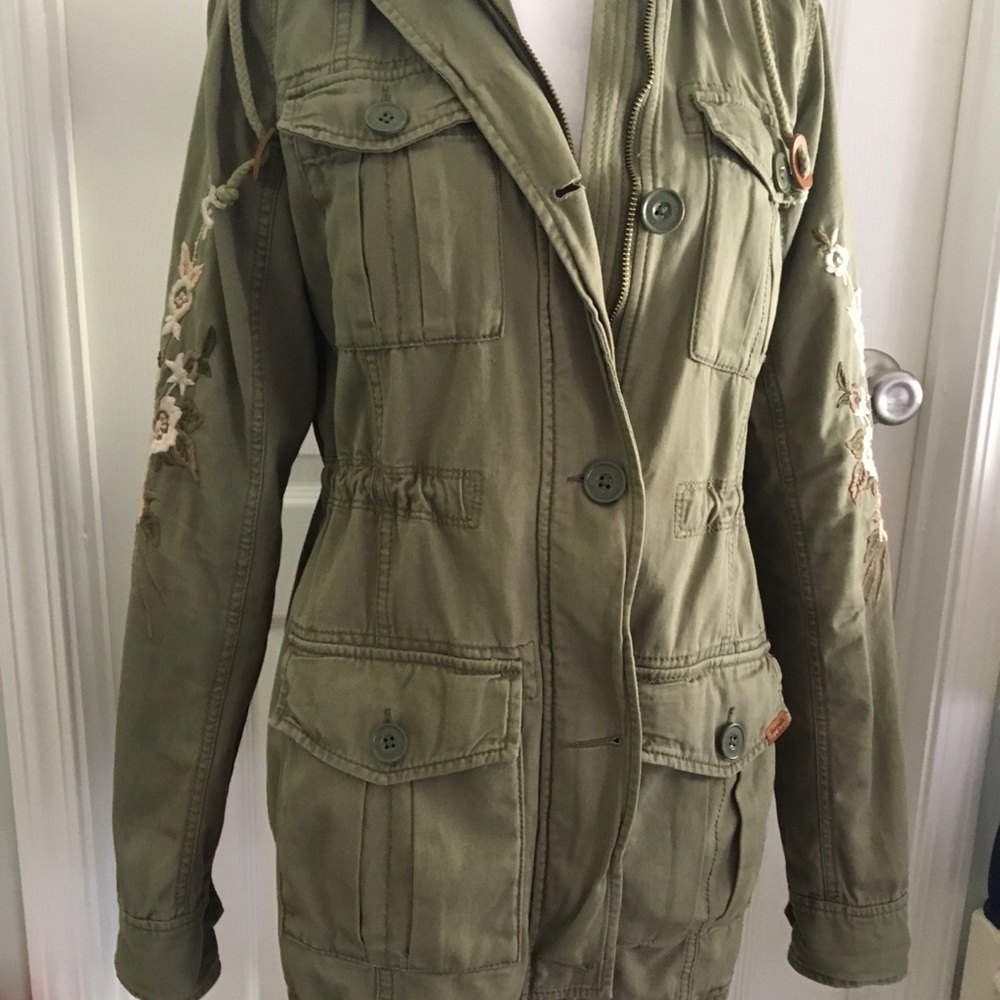 Abercrombie & Fitch Army green jacket with embroidered floral sleeve